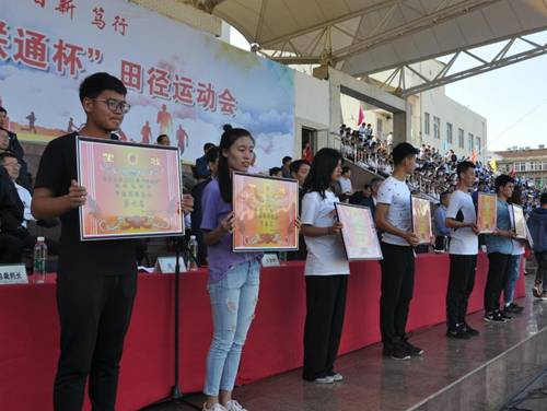 http://www.news1.ldu.edu.cn/__local/1/20/CA/388B6704C38901514CC530FBDC9_306DFA88_18C0C.jpg